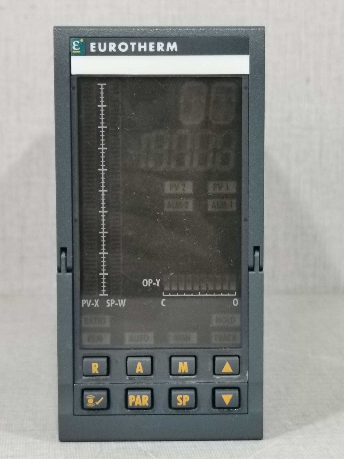 EUROTHERM T630/MAINS/-/-/-/T730 EUROTHERM T630/MAINS/-/-/-/T730 Process Controller 3