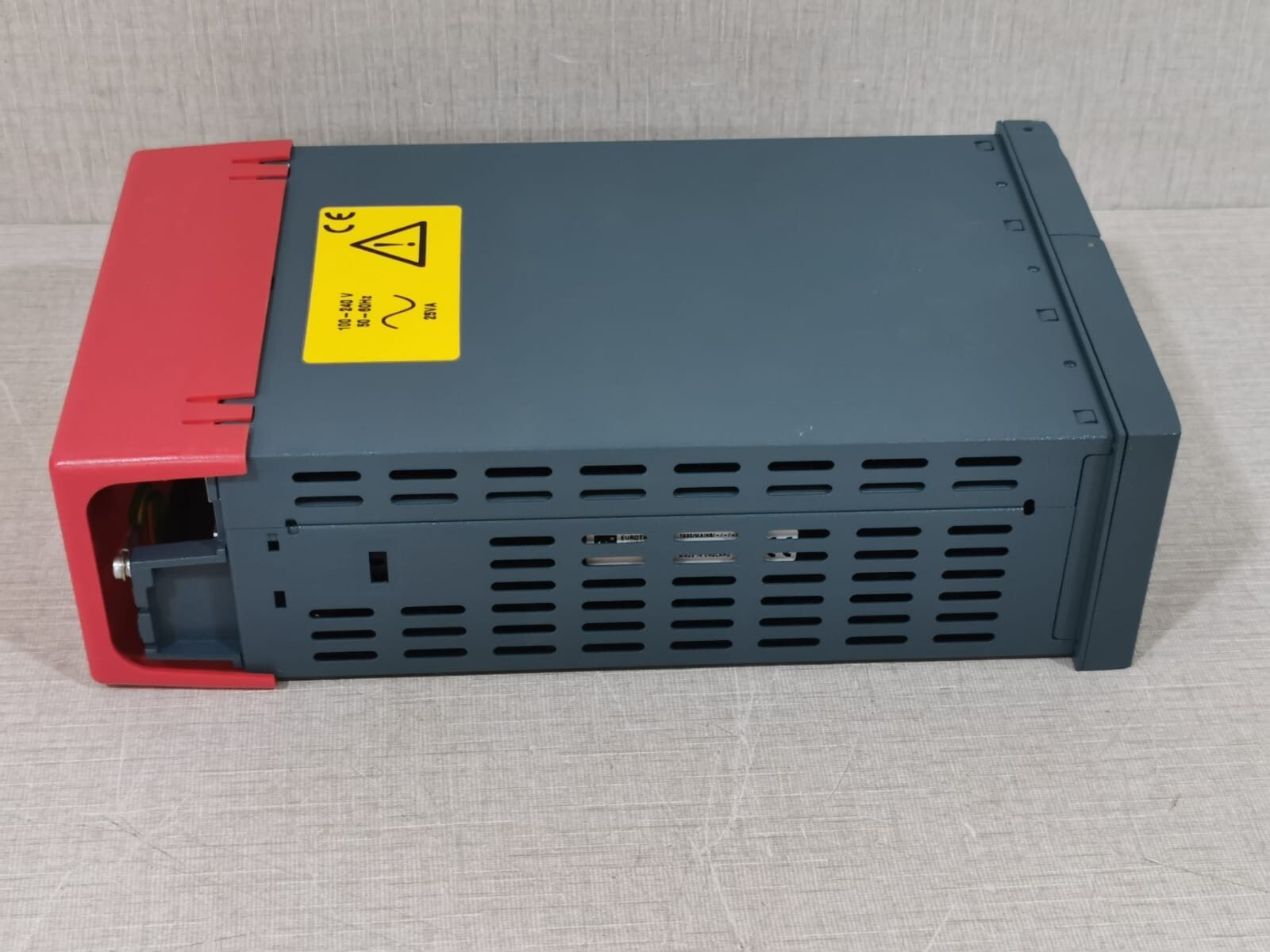 EUROTHERM T630/MAINS/-/-/-/T730 EUROTHERM T630/MAINS/-/-/-/T730 Process Controller 9