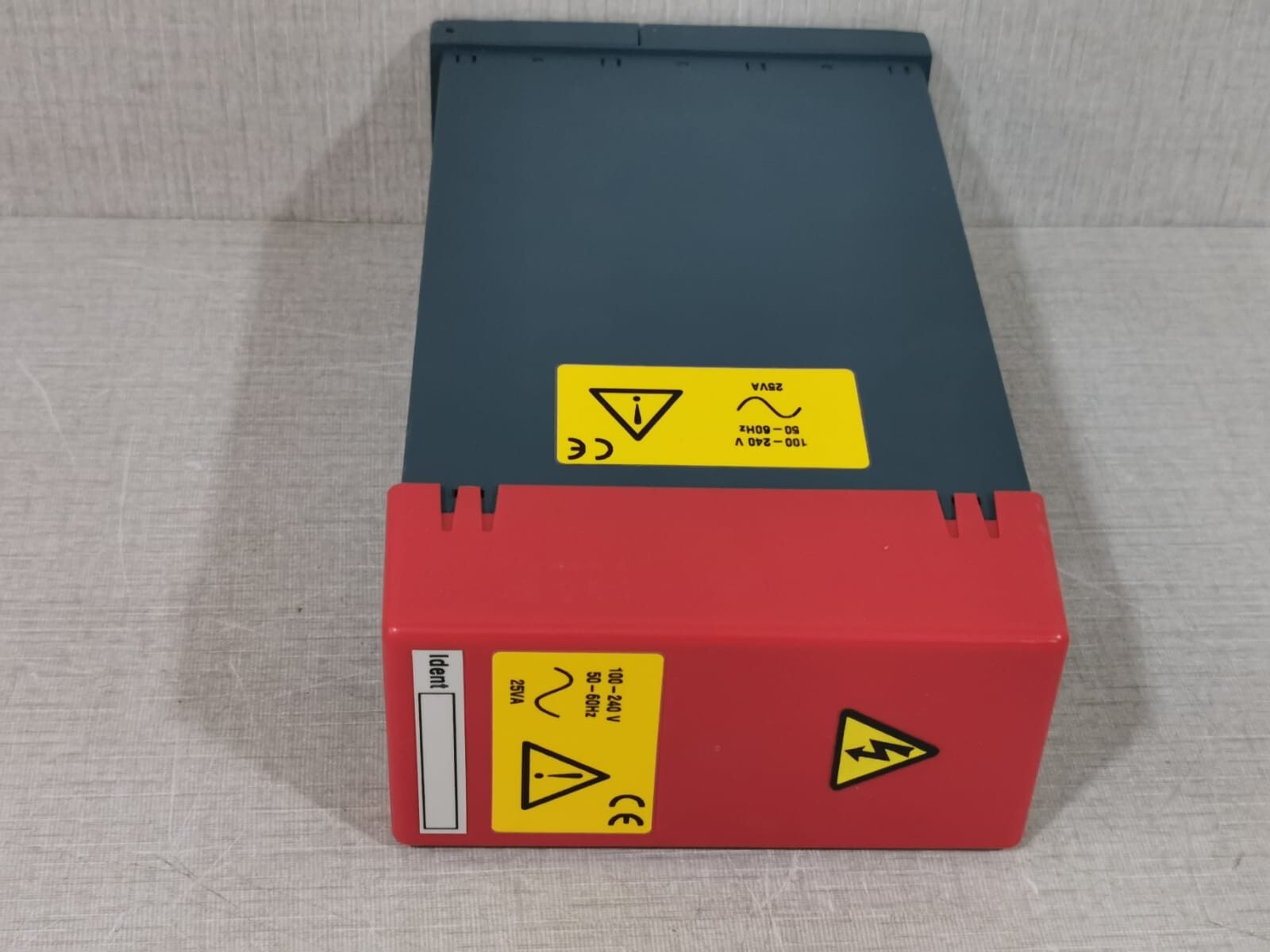 EUROTHERM T630/MAINS/-/-/-/T730 EUROTHERM T630/MAINS/-/-/-/T730 Process Controller 10