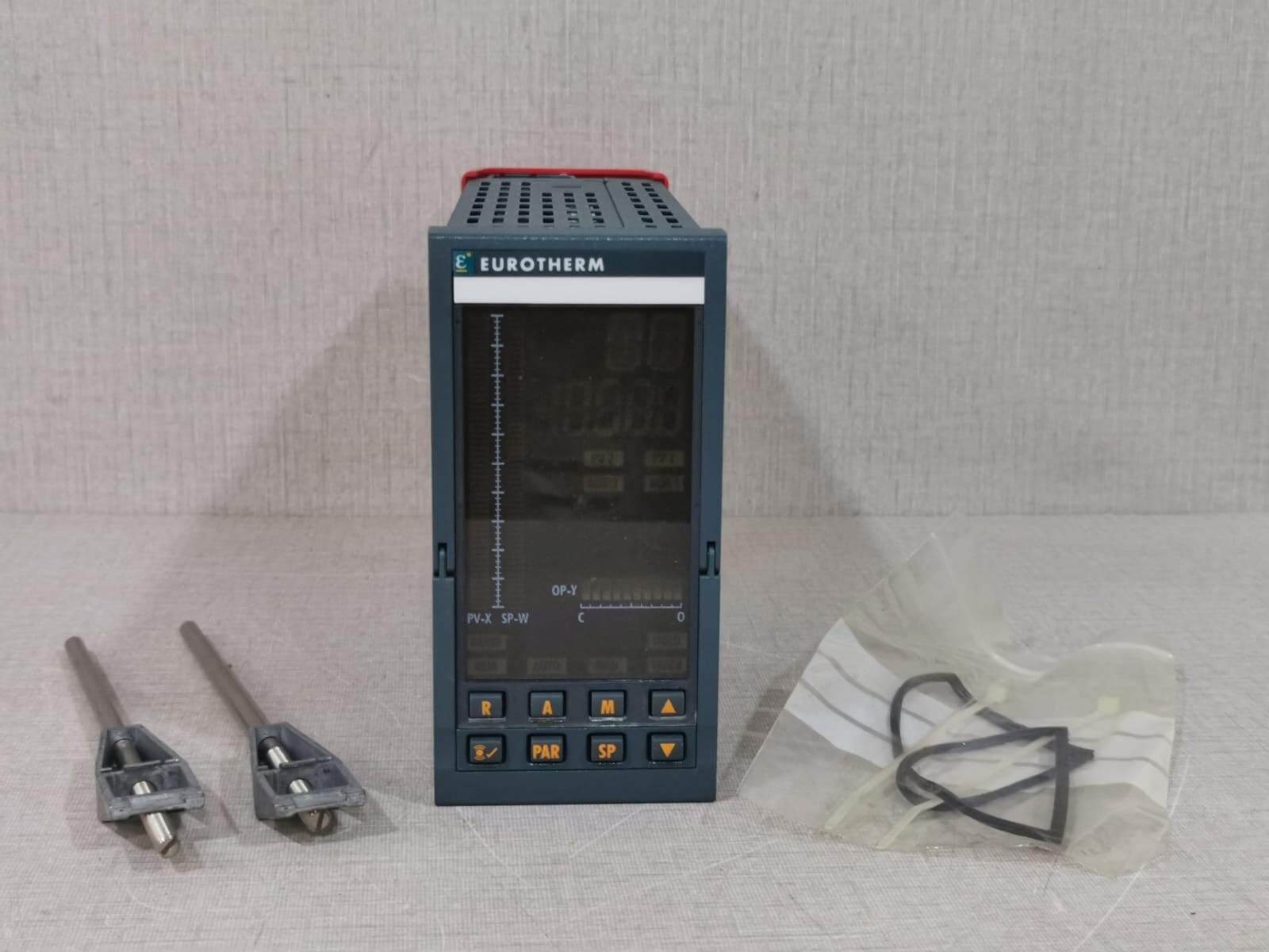 EUROTHERM T630/MAINS/-/-/-/T730 Process Controller
