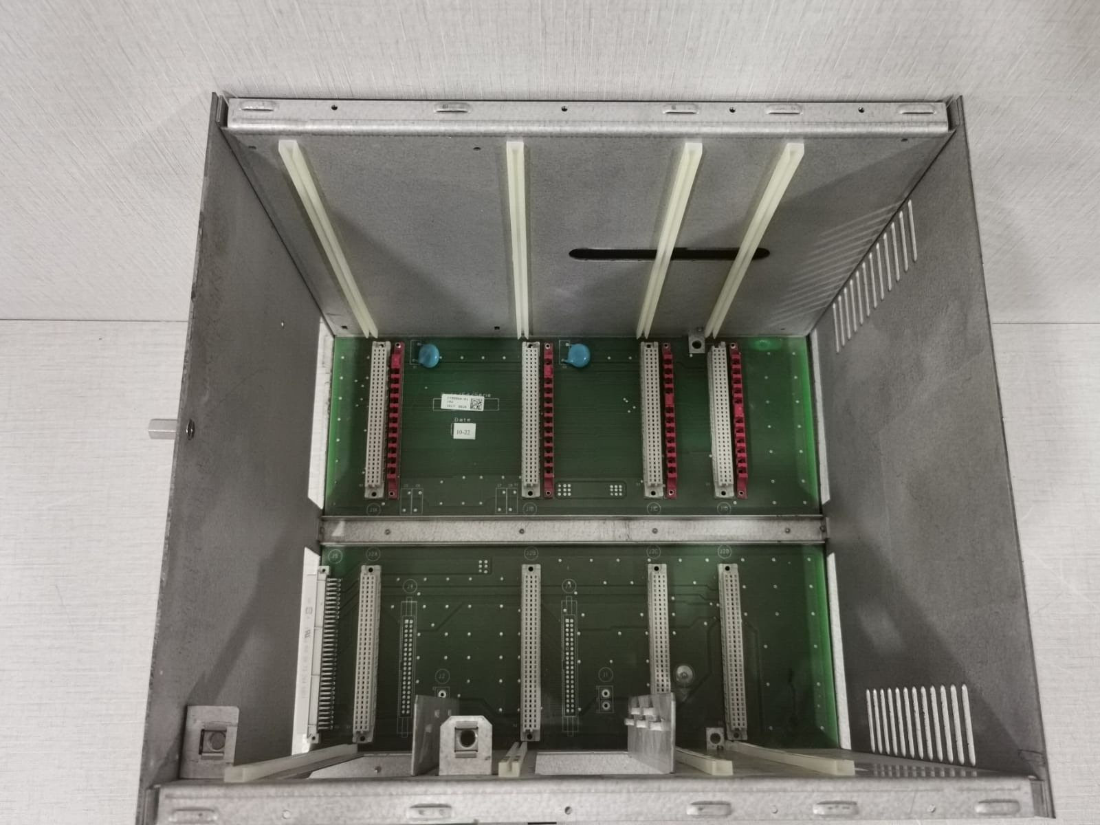 SCHNEIDER CT00068-01 SCHNEIDER CT00068-01 RACK/CHASSIS FOR T200 RTU 2