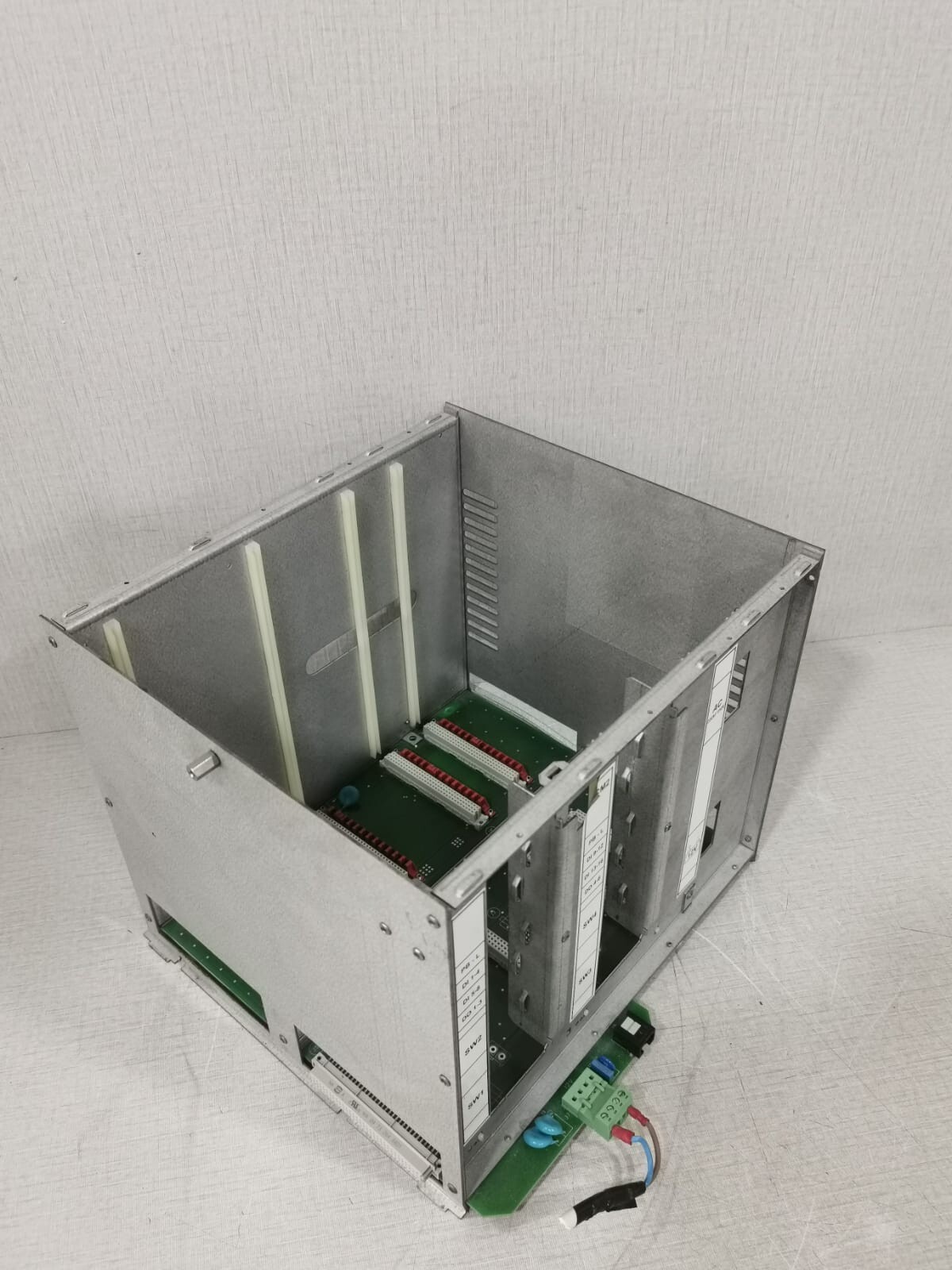 SCHNEIDER CT00068-01 SCHNEIDER CT00068-01 RACK/CHASSIS FOR T200 RTU 6