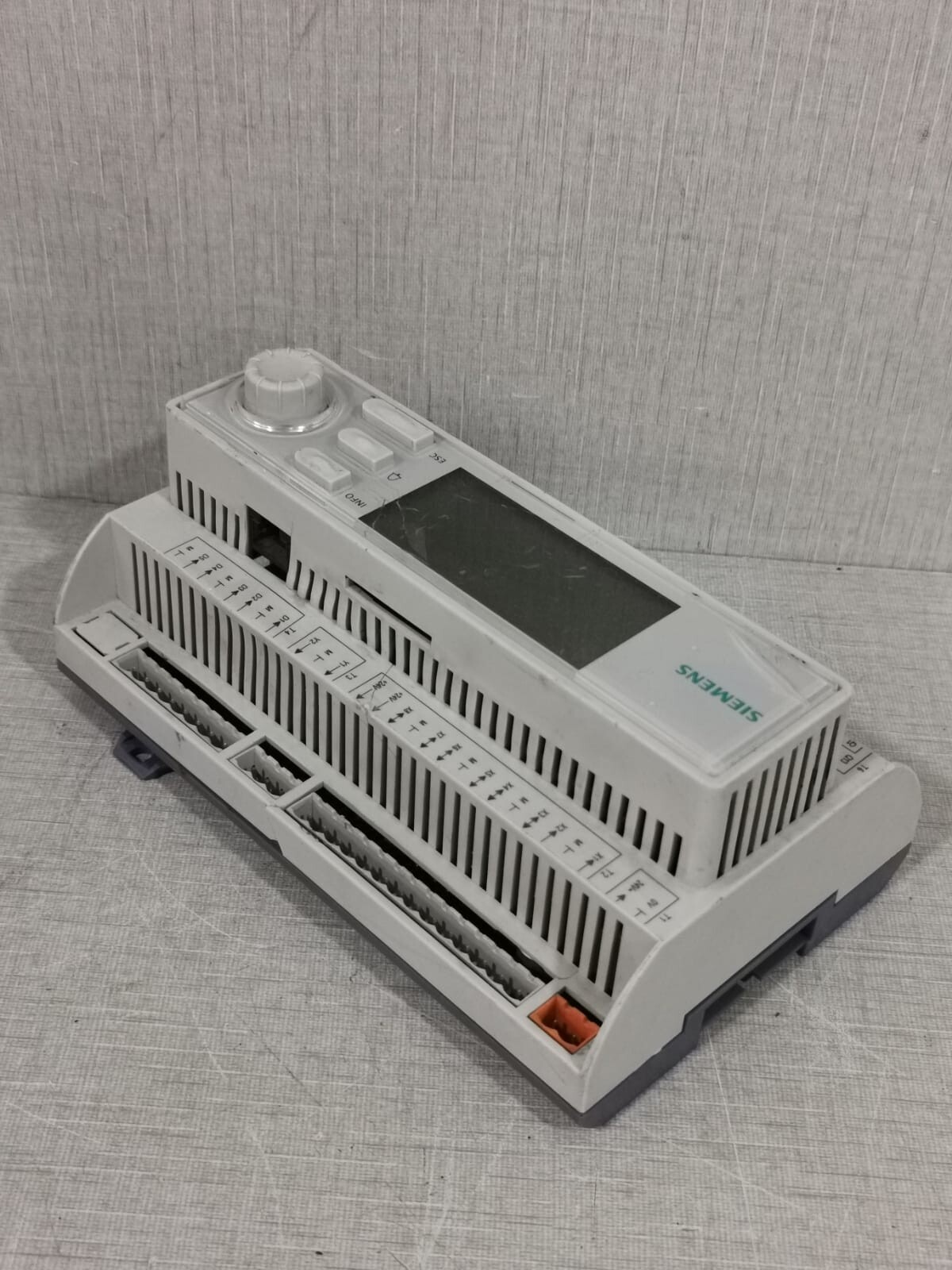 Siemens POL638.70/STD SIEMENS POL638.70/STD CONTROLLER 24VAC/DC 8