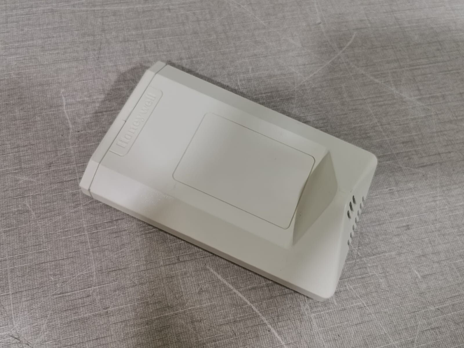 Honeywell H7012B1024 Honeywell H7012B1024 Room Humidity/Temperature Sensor 0-10V 2