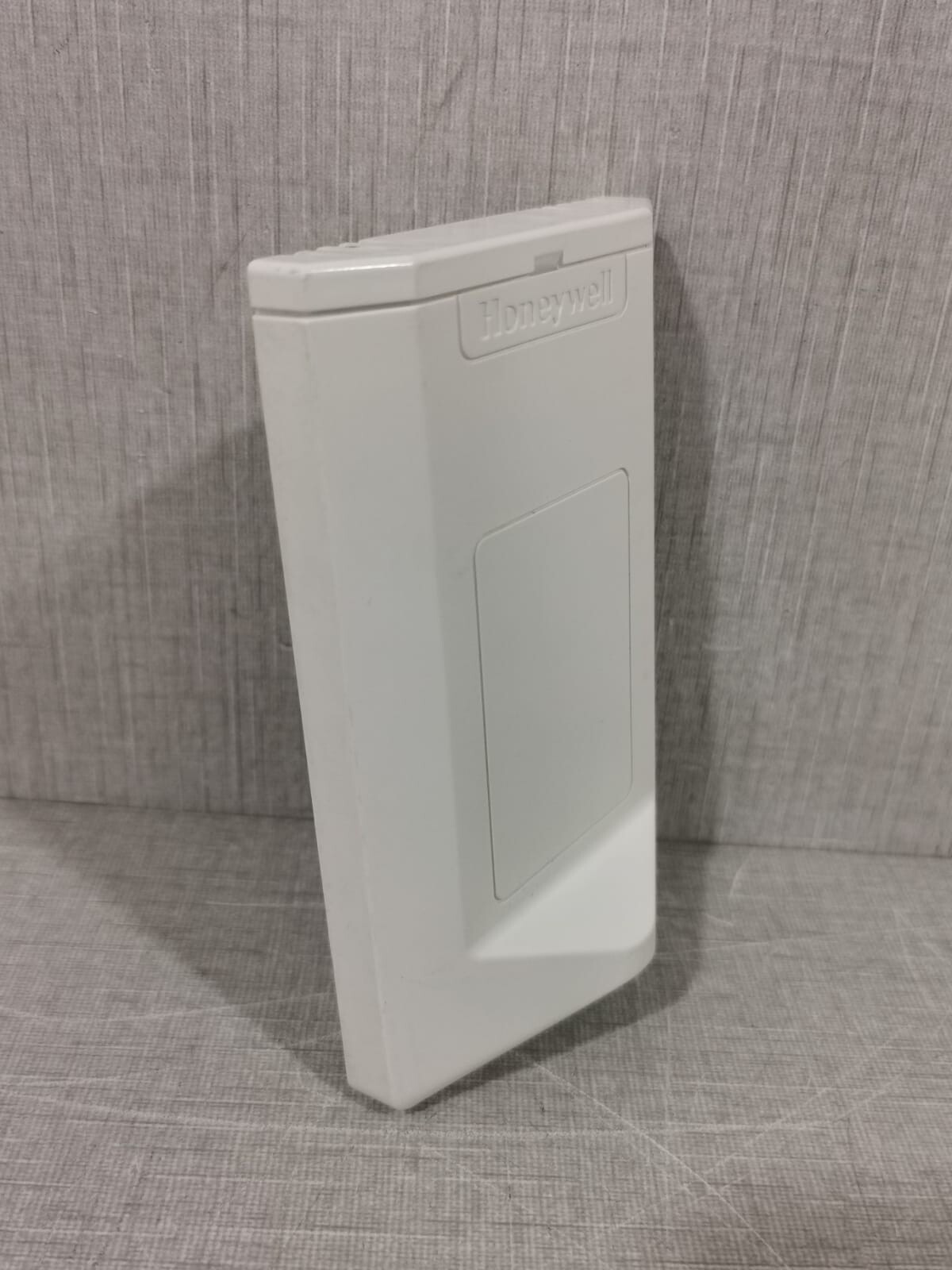 Honeywell H7012B1024 Honeywell H7012B1024 Room Humidity/Temperature Sensor 0-10V 3