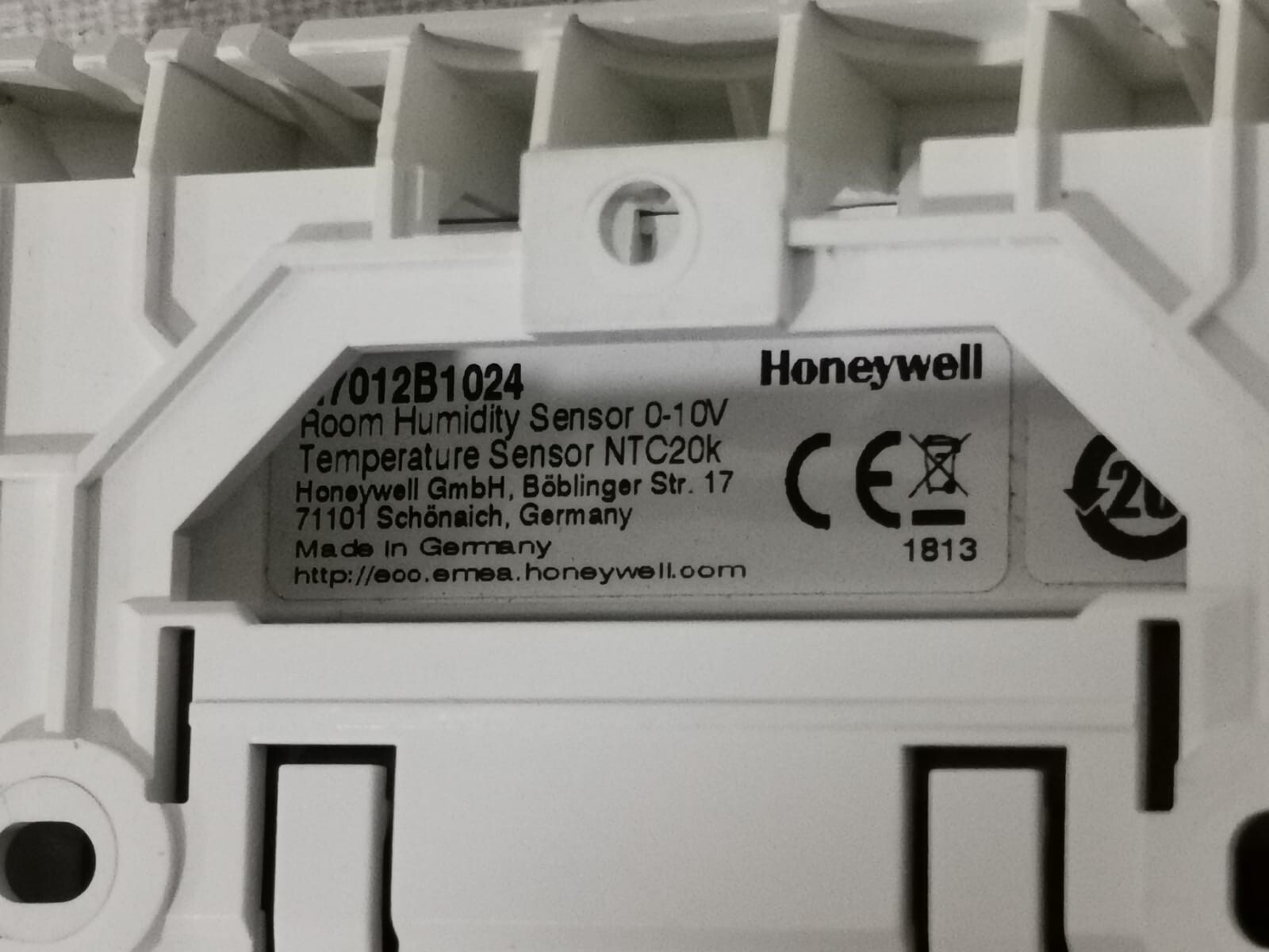 Honeywell H7012B1024 Honeywell H7012B1024 Room Humidity/Temperature Sensor 0-10V 6