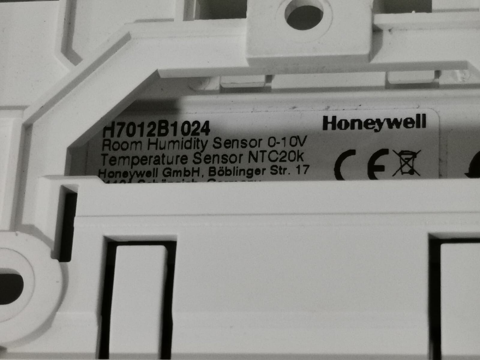 Honeywell H7012B1024 Honeywell H7012B1024 Room Humidity/Temperature Sensor 0-10V 7