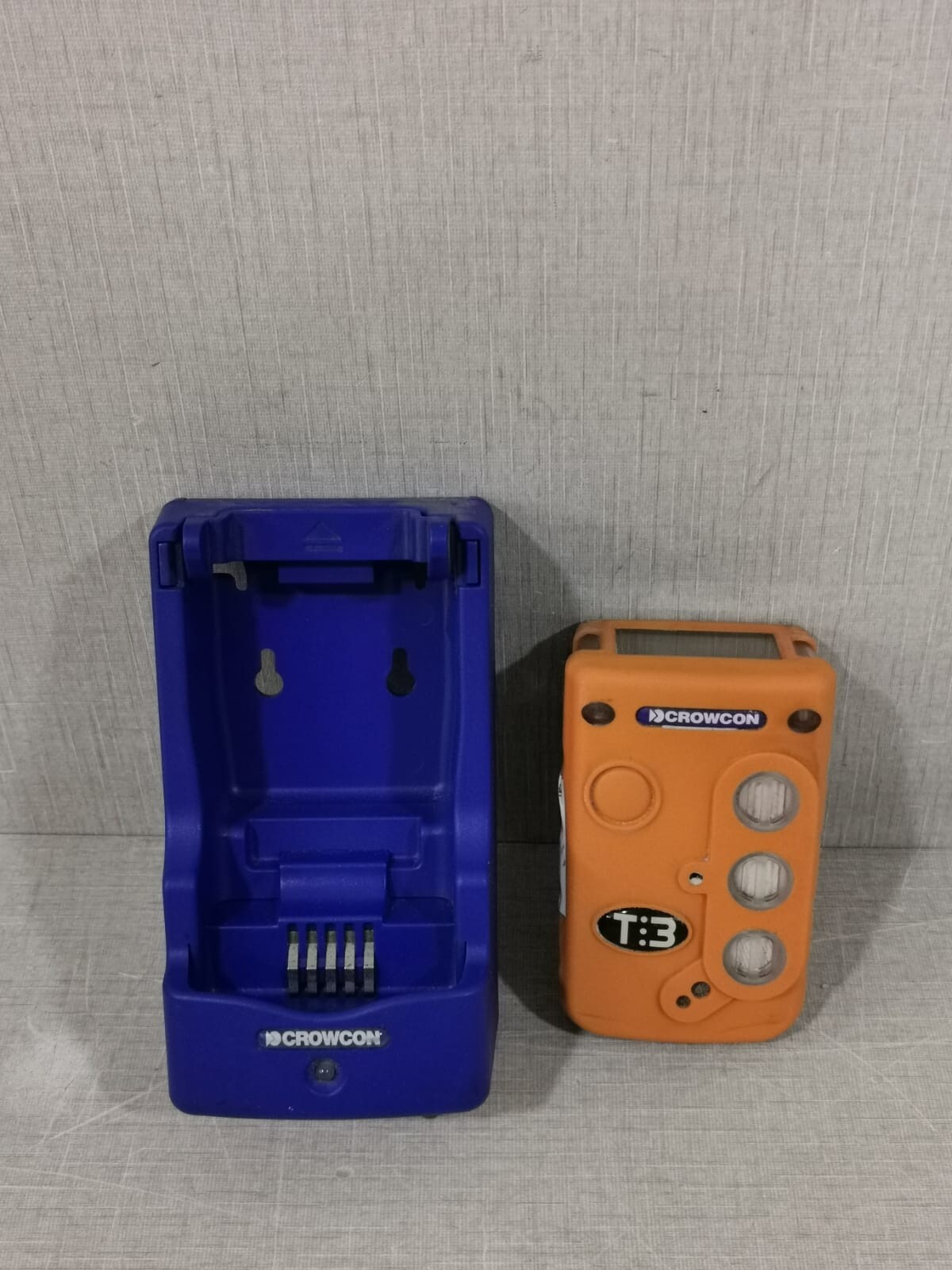 CROWCON TETRA 3 CROWCON TETRA 3 GAS DETECTOR WITH CHARGER 2