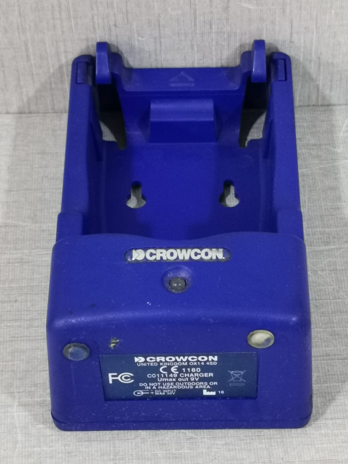 CROWCON TETRA 3 CROWCON TETRA 3 GAS DETECTOR WITH CHARGER 8