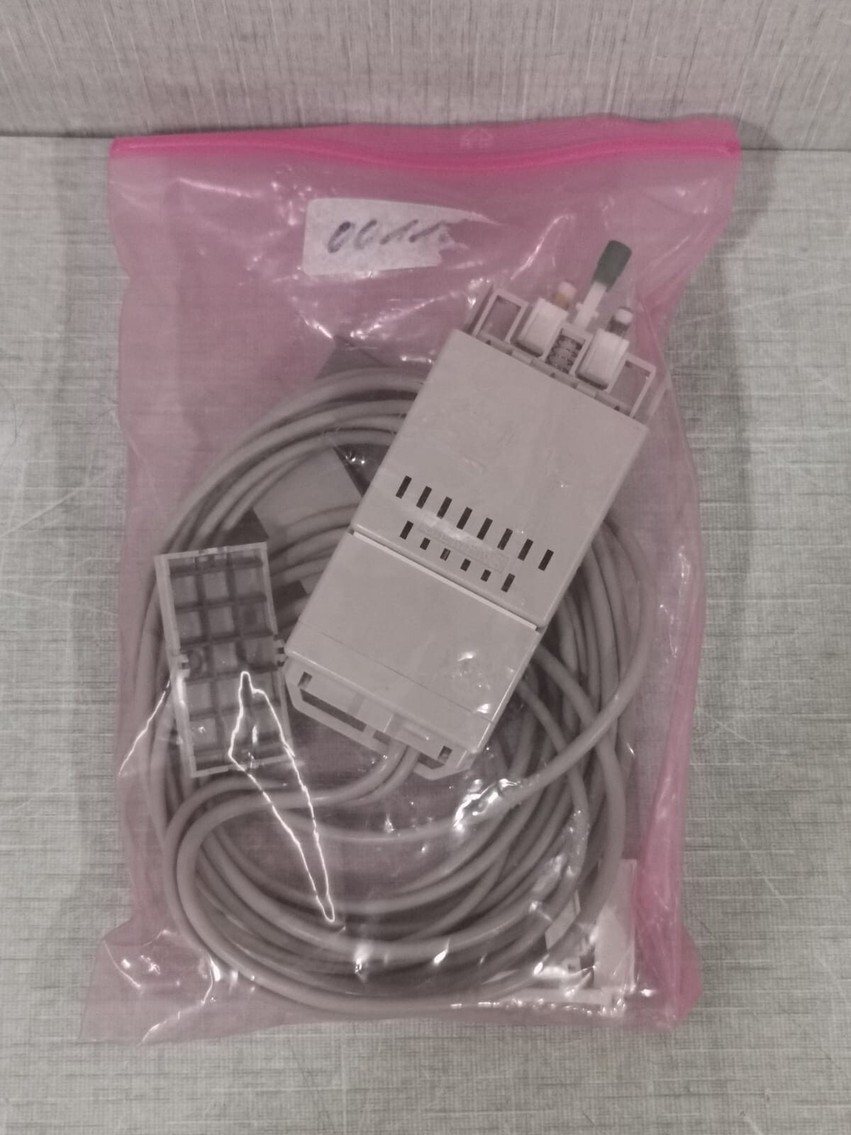 Siemens 6210-2XX04-1SF0 SIEMENS 6210-2XX04-1SF0 MOSAIK SYSTEM M CONNECTOR 2