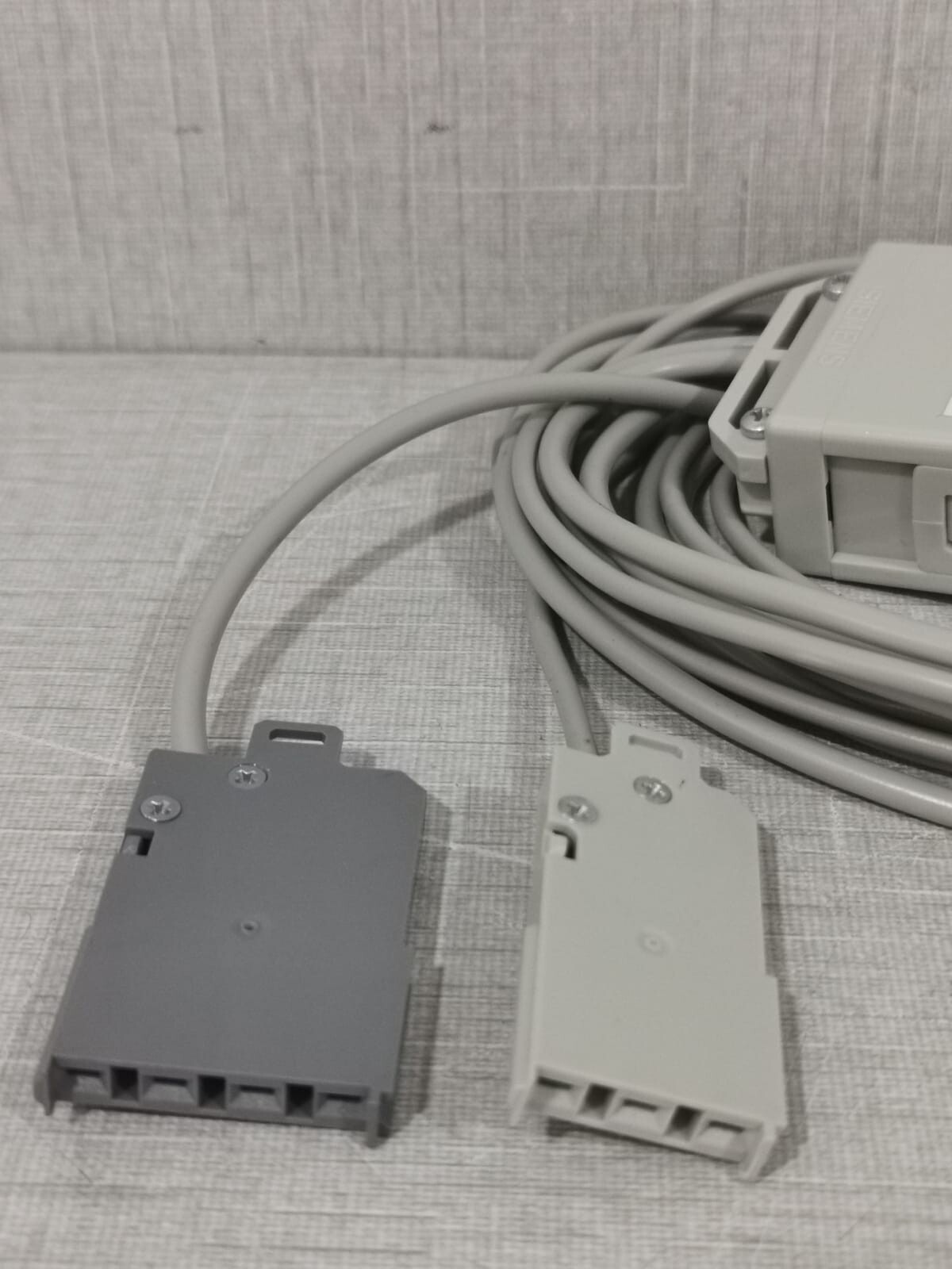 Siemens 6210-2XX04-1SF0 SIEMENS 6210-2XX04-1SF0 MOSAIK SYSTEM M CONNECTOR 7