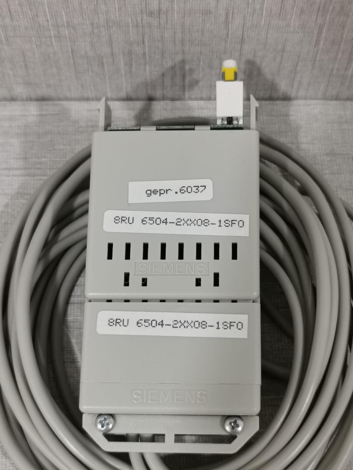 Siemens 6504-2XX08-1SF0 SIEMENS 8RU 6504-2XX08-1SF0 MOSAIK SYSTEM M CONNECTOR 2