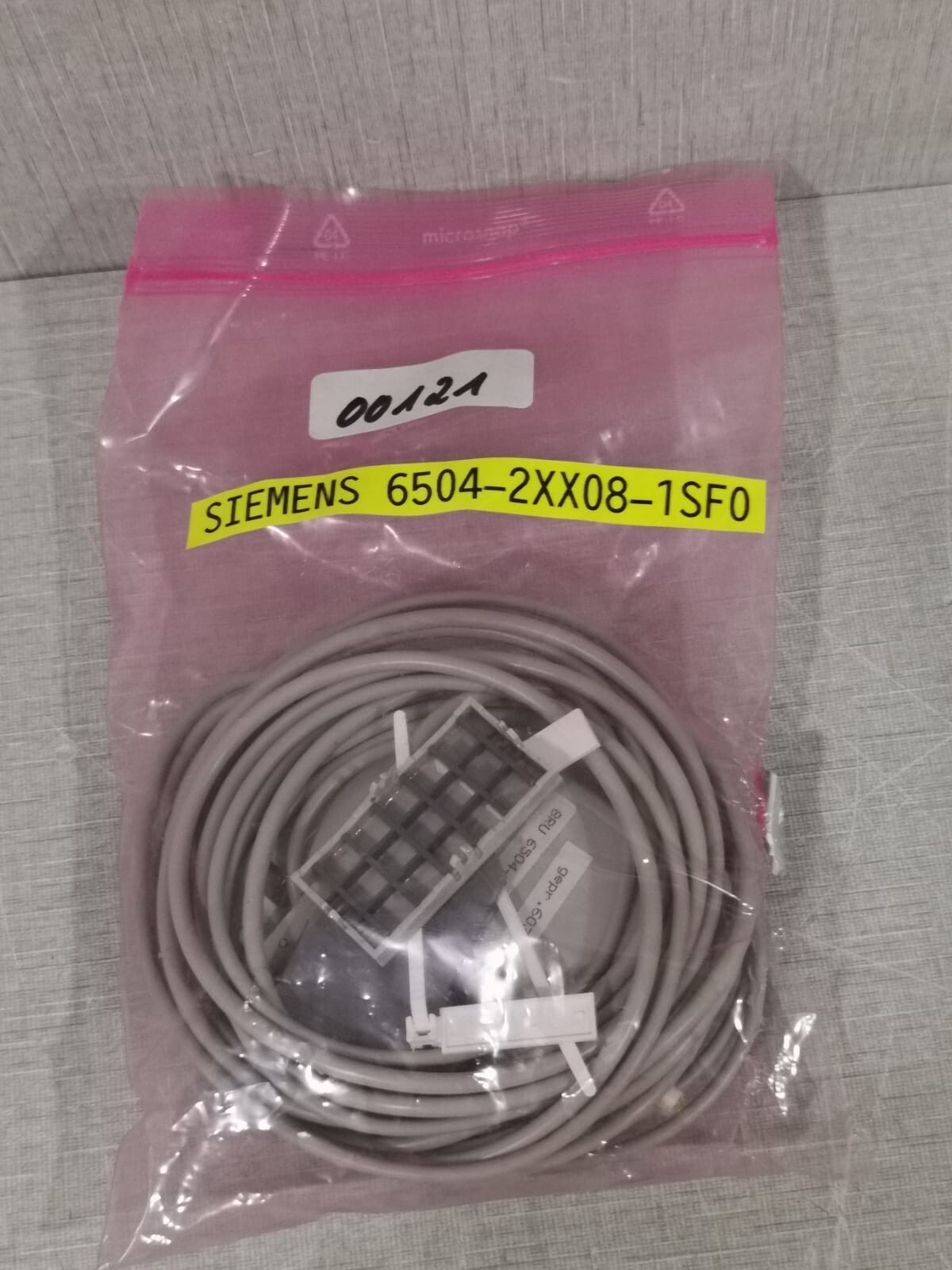 Siemens 6504-2XX08-1SF0 SIEMENS 8RU 6504-2XX08-1SF0 MOSAIK SYSTEM M CONNECTOR 6