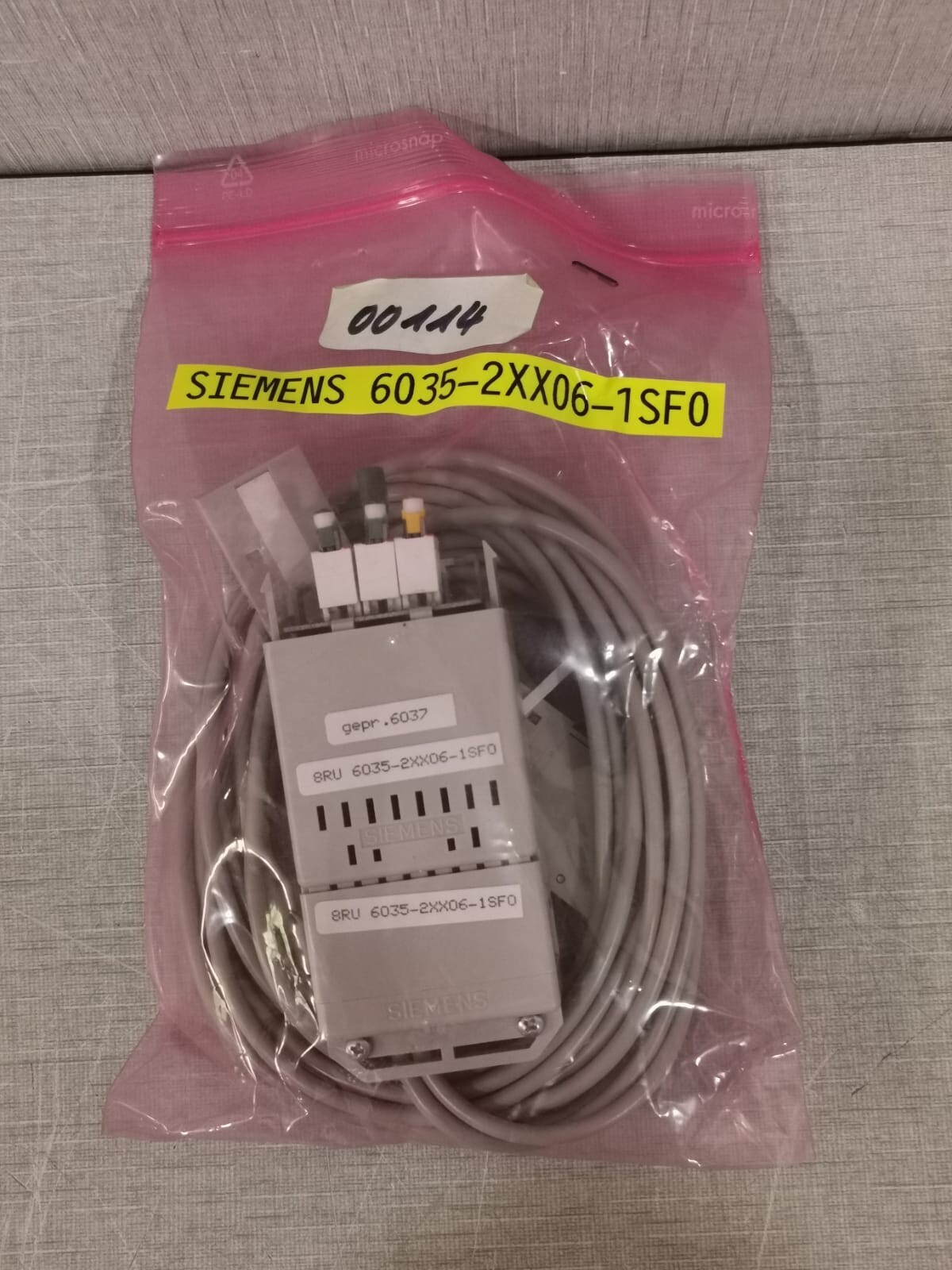 Siemens 6035-2XX06-1SF0 SIEMENS 8RU 6035-2XX06-1SF0 MOSAIK SYSTEM M CONNECTOR 2