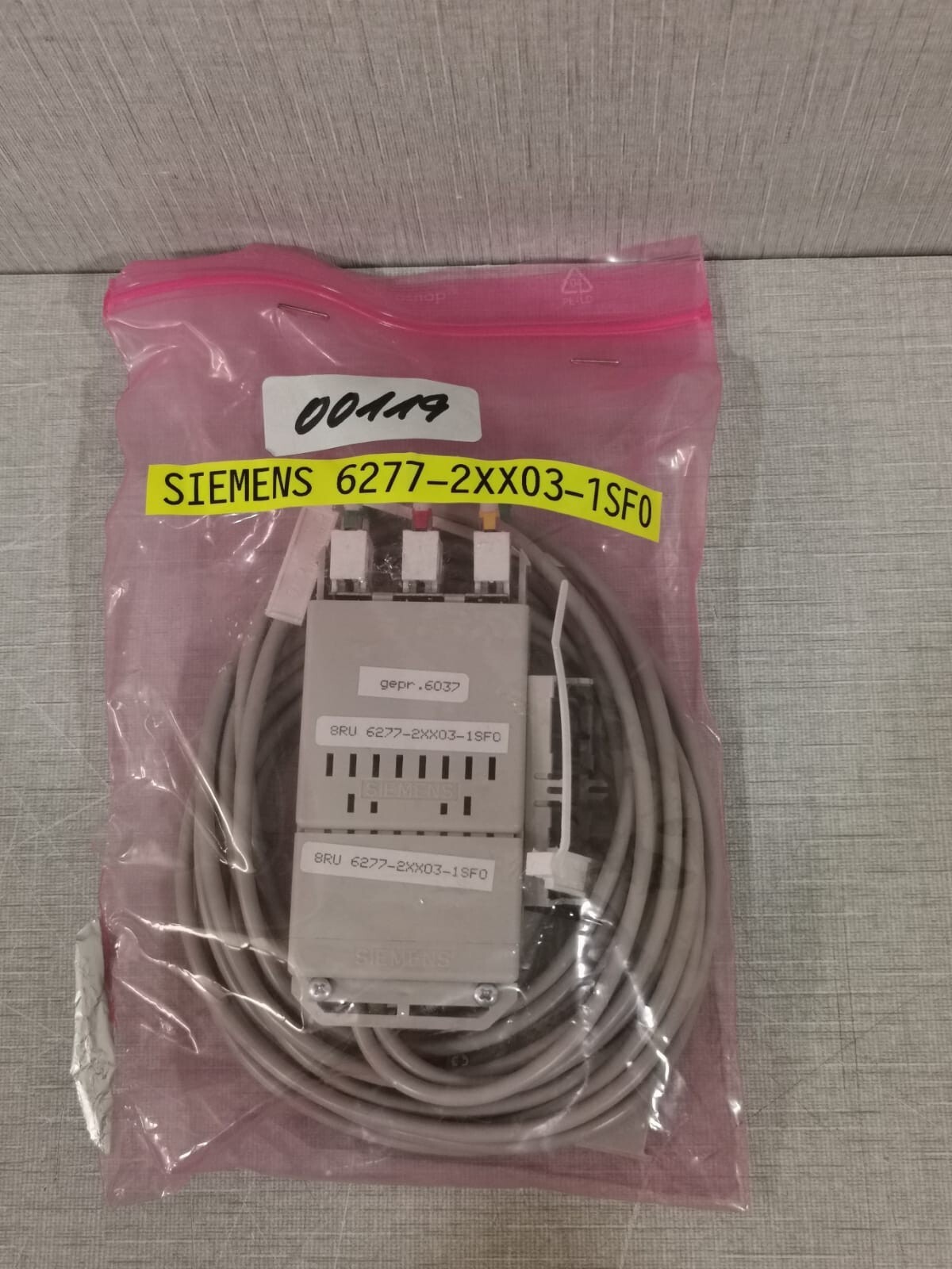 Siemens 6277-2XX03-1SF0 SIEMENS 8RU 6277-2XX03-1SF0 MOSAIK SYSTEM M CONNECTOR 2