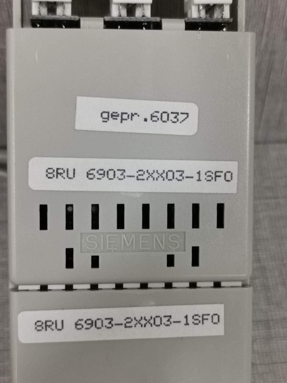 Siemens 6903-2XX03-1SF0 SIEMENS 8RU 6903-2XX03-1SF0 MOSAIK SYSTEM M CONNECTOR 3