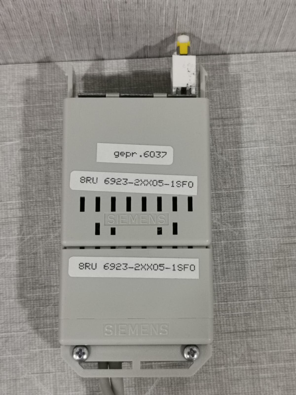 Siemens 6923-2XX05-1SF0 SIEMENS 8RU 6923-2XX05-1SF0 MOSAIK SYSTEM M CONNECTOR 2