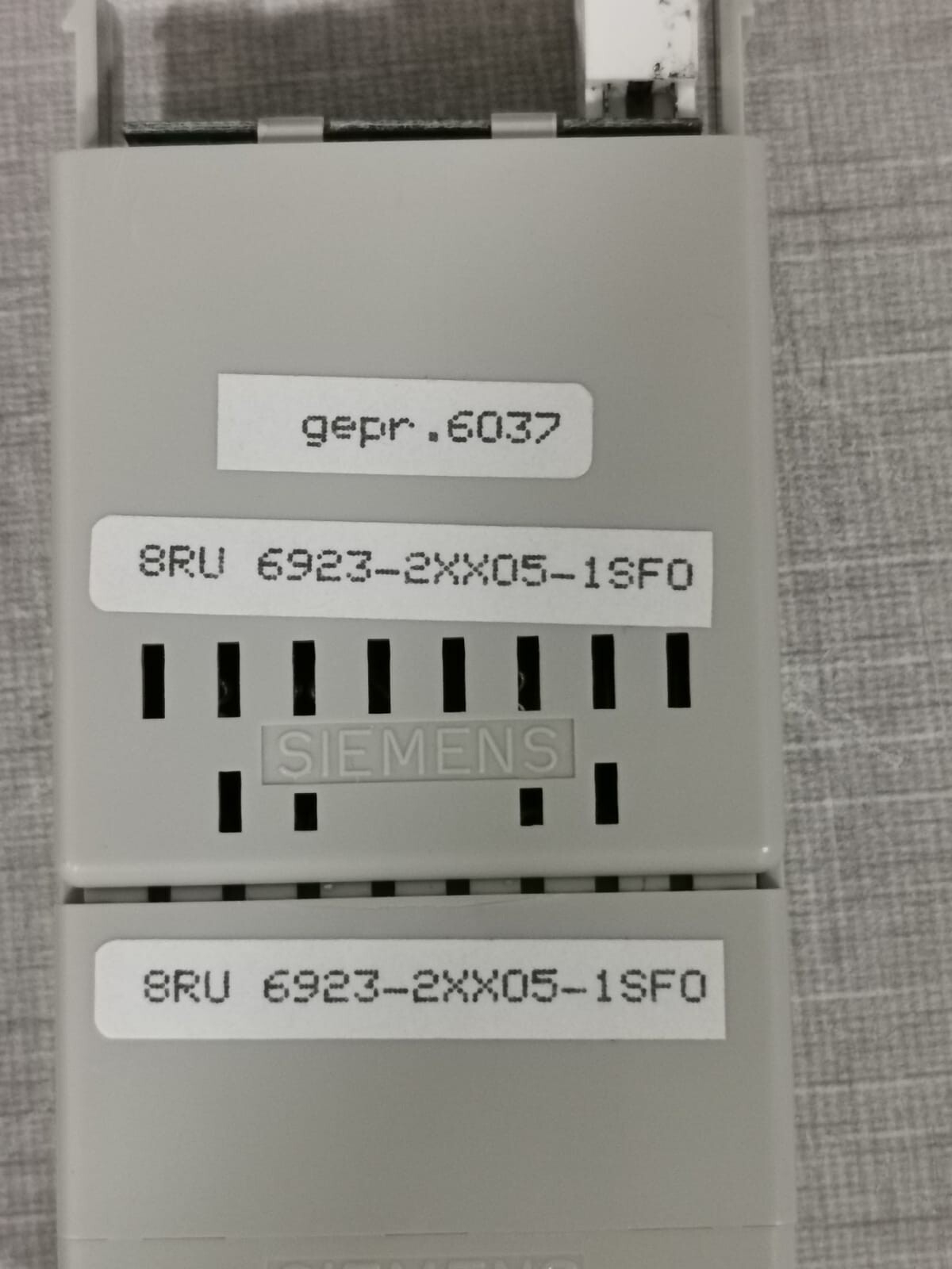 Siemens 6923-2XX05-1SF0 SIEMENS 8RU 6923-2XX05-1SF0 MOSAIK SYSTEM M CONNECTOR 3