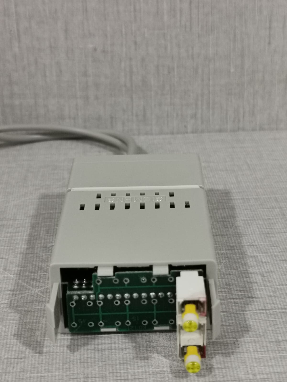 Siemens 6923-2XX05-1SF0 SIEMENS 8RU 6923-2XX05-1SF0 MOSAIK SYSTEM M CONNECTOR 4