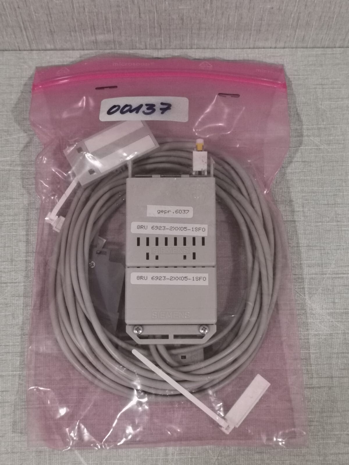 Siemens 6923-2XX05-1SF0 SIEMENS 8RU 6923-2XX05-1SF0 MOSAIK SYSTEM M CONNECTOR 8