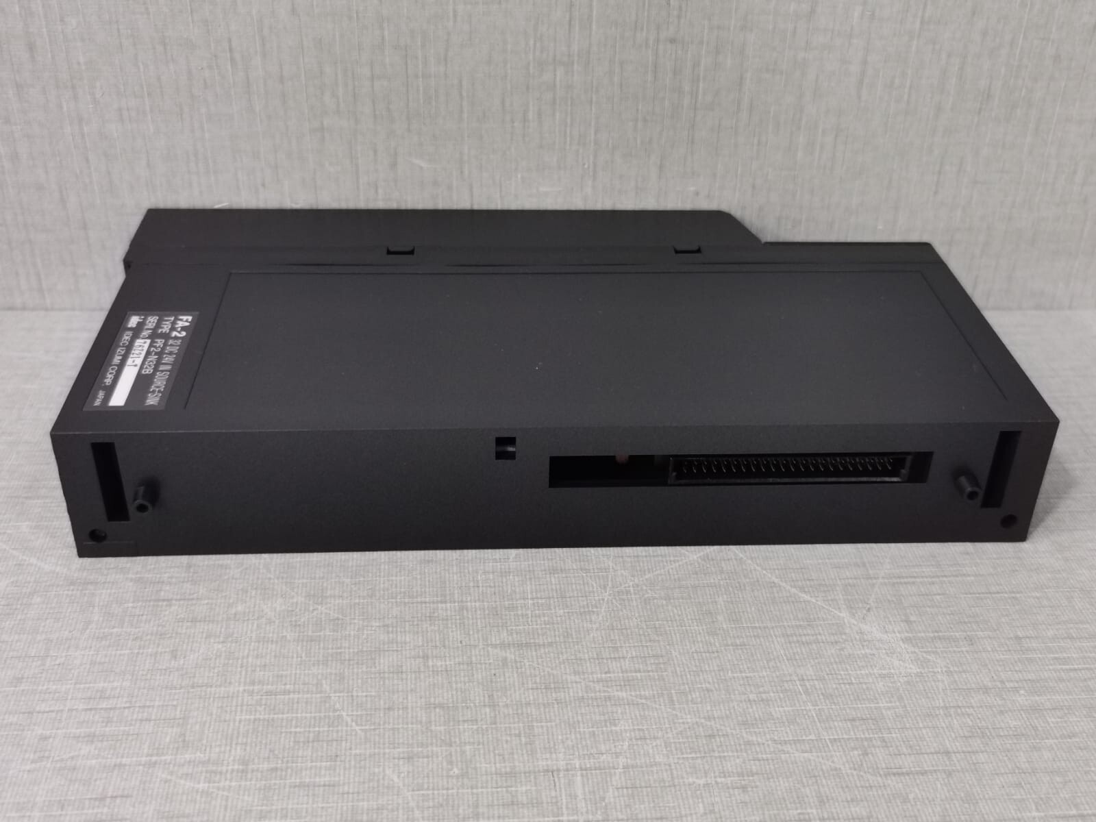 IDEC IZUMI PF2-N32B IDEC IZUMI PF2-N32B FA-2 Series 32 DC 24V Source/Sink Input Module 8