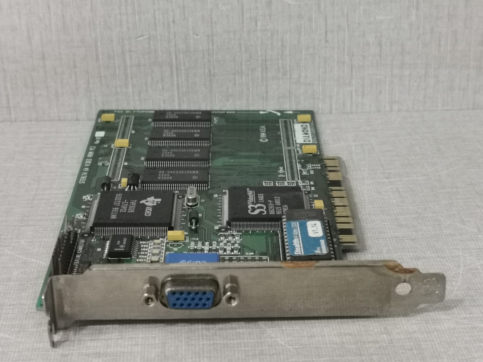 Diamond MultiMedia STEALTH 64 VIDEO VRAM PCI Diamond MultiMedia STEALTH 64 VIDEO VRAM PCI REV.D7 Main PCB Board 4