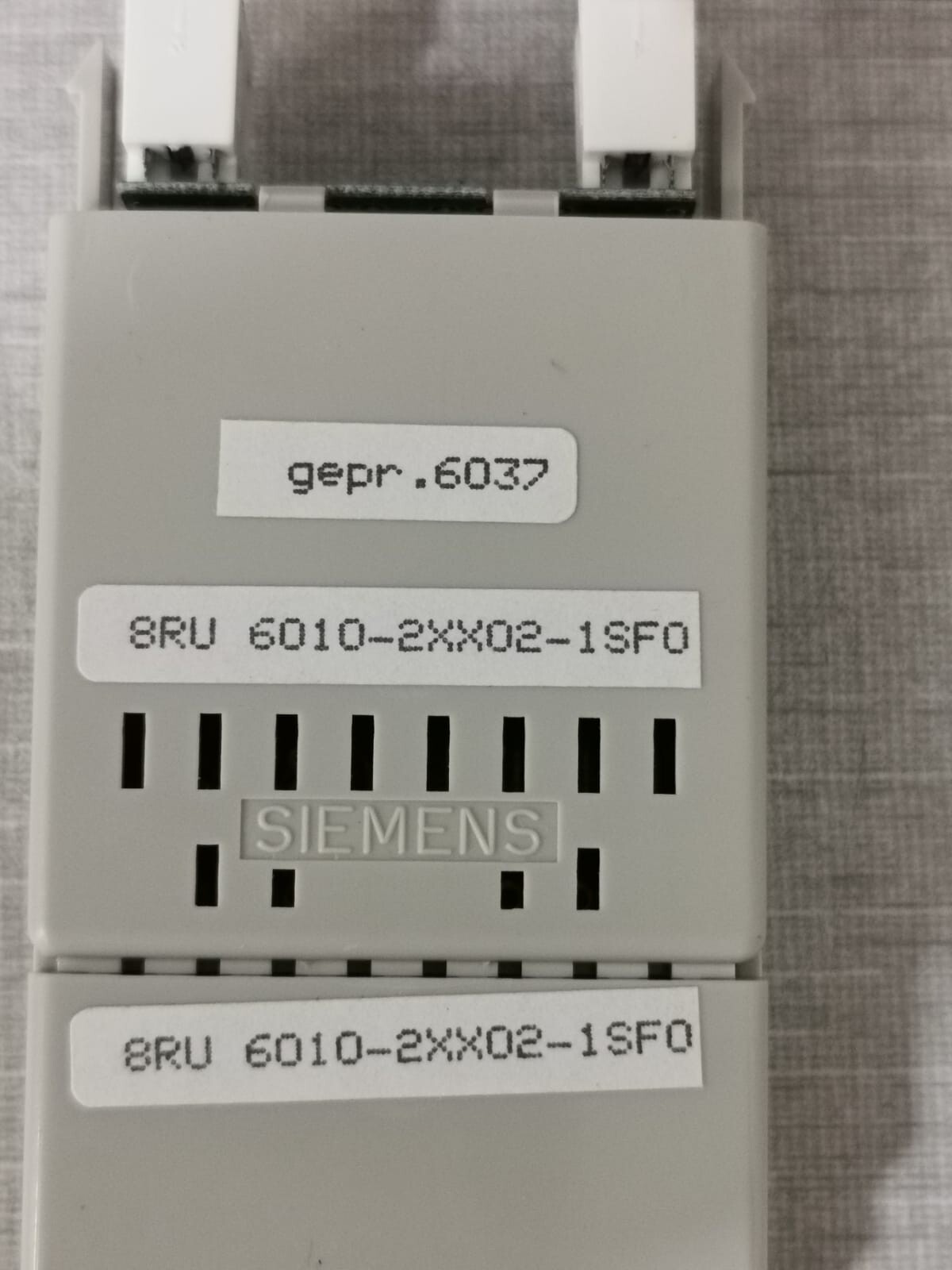 Siemens 6010-2XX02-1SF0 SIEMENS 8RU 6010-2XX02-1SF0 MOSAIK SYSTEM M CONNECTOR 3