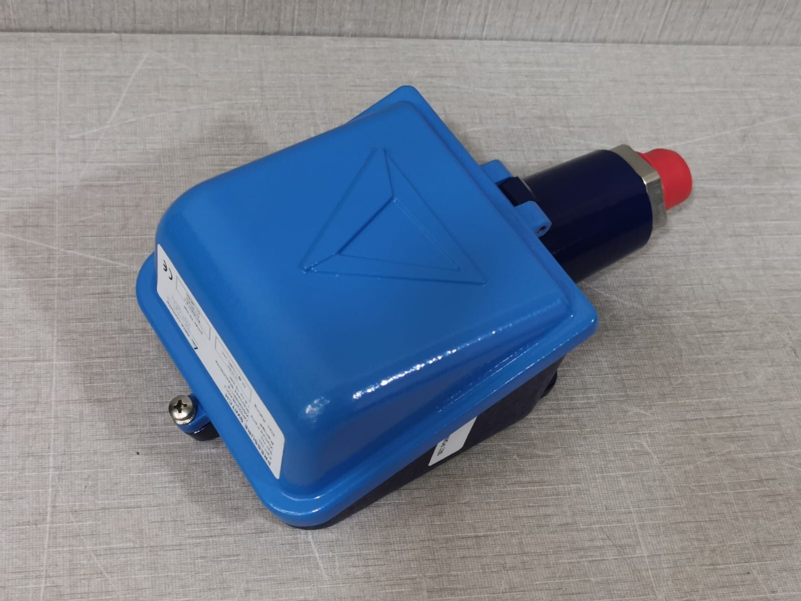 Delta-Controls WP022GEA01J Delta-Controls WP022GEA01J Differential Pressure Switch PMAX 70 Bar 9