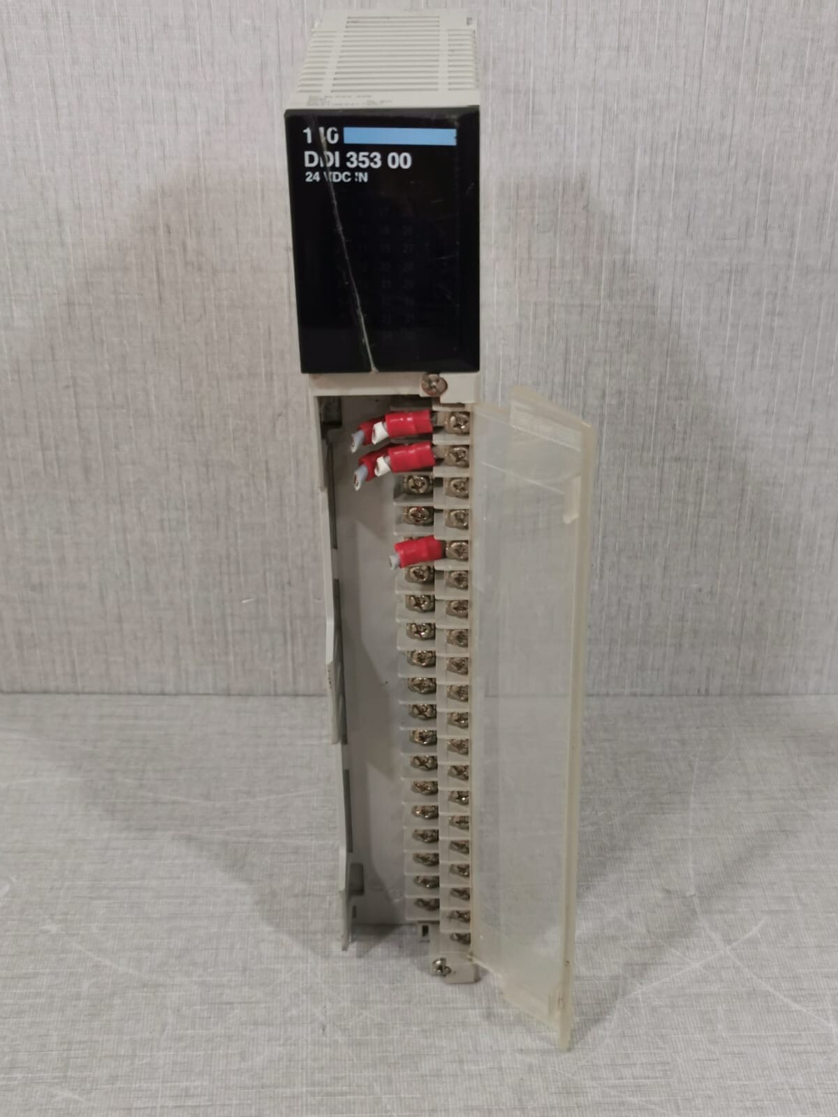 Schneider Electric 140DDI35300 Schneider Electric 140DDI35300 24VDC Modicon Quantum Discrete Input Module 3
