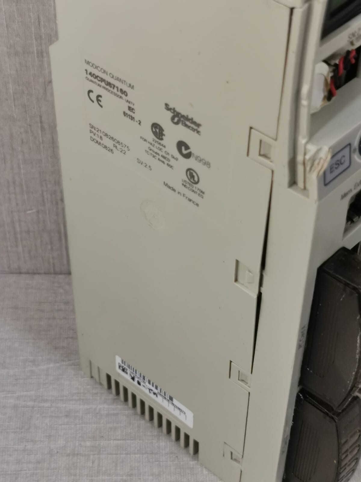 Schneider Electric 140CPU67160 Schneider Electric 140CPU67160 Modicon Quantum Processor 7