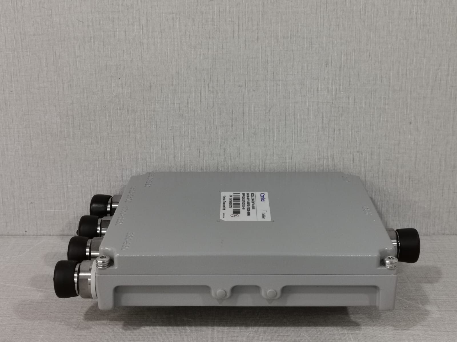 COMBA CM-FDWY4-OD8B COMBA CM-FDWY4-OD8B OUTDOOR QUAD-BAND COMBINER 8