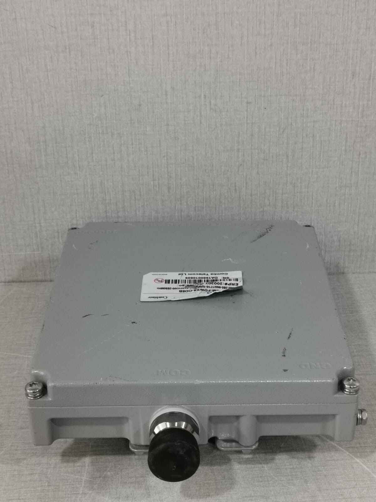 COMBA CM-FDWY4-OD8B COMBA CM-FDWY4-OD8B OUTDOOR QUAD-BAND COMBINER 4