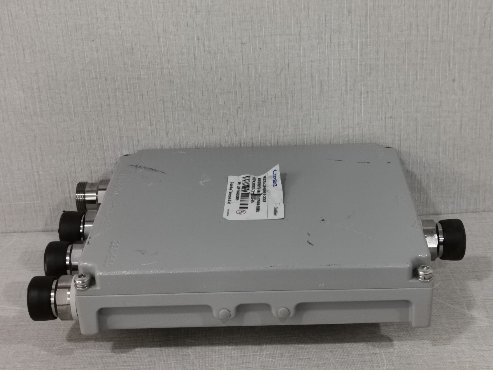 COMBA CM-FDWY4-OD8B COMBA CM-FDWY4-OD8B OUTDOOR QUAD-BAND COMBINER 5