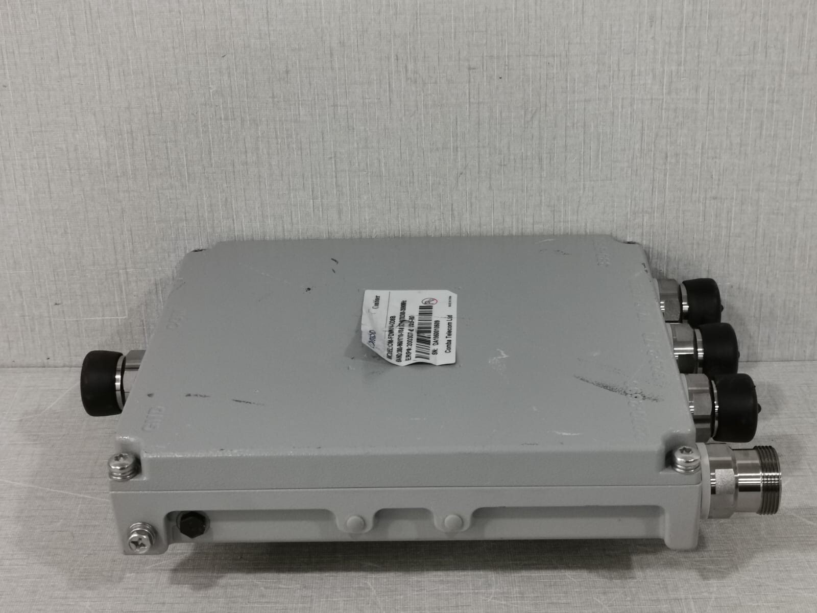 COMBA CM-FDWY4-OD8B COMBA CM-FDWY4-OD8B OUTDOOR QUAD-BAND COMBINER 6