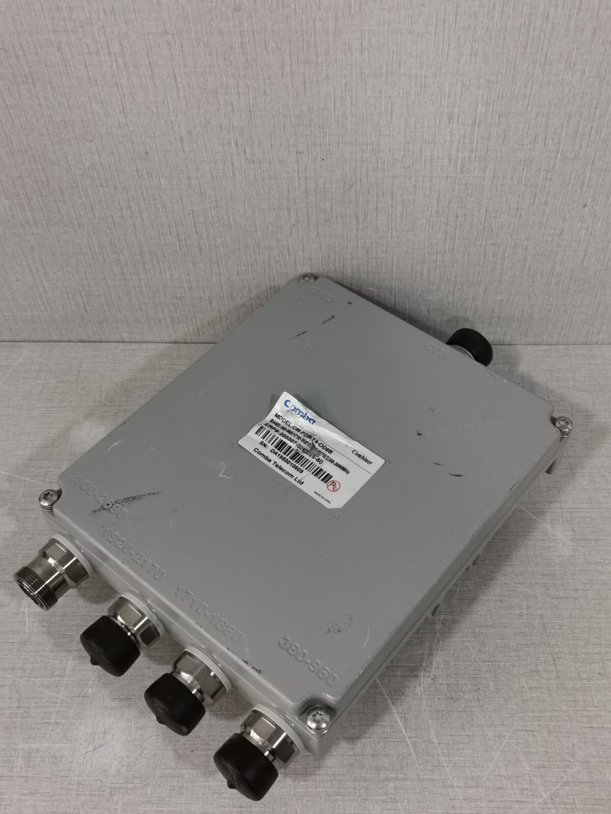 COMBA CM-FDWY4-OD8B COMBA CM-FDWY4-OD8B OUTDOOR QUAD-BAND COMBINER 8