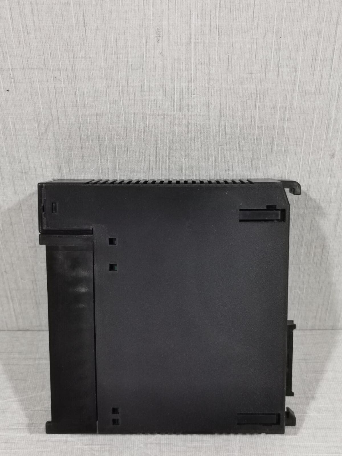 GE Fanuc IC693BEM331N GE FANUC IC693BEM331N SERIES 90-30 GENIUS BUS CONTROLLER - Missing Front Cover 4