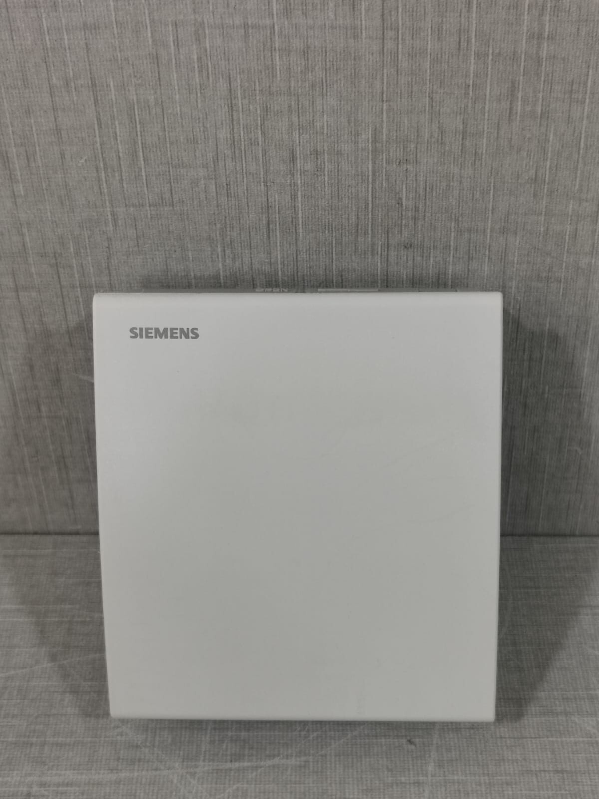 Siemens QFA2060 SIEMENS QFA2060 ROOM HUMIDITY/TEMPERATURE SENSOR 4