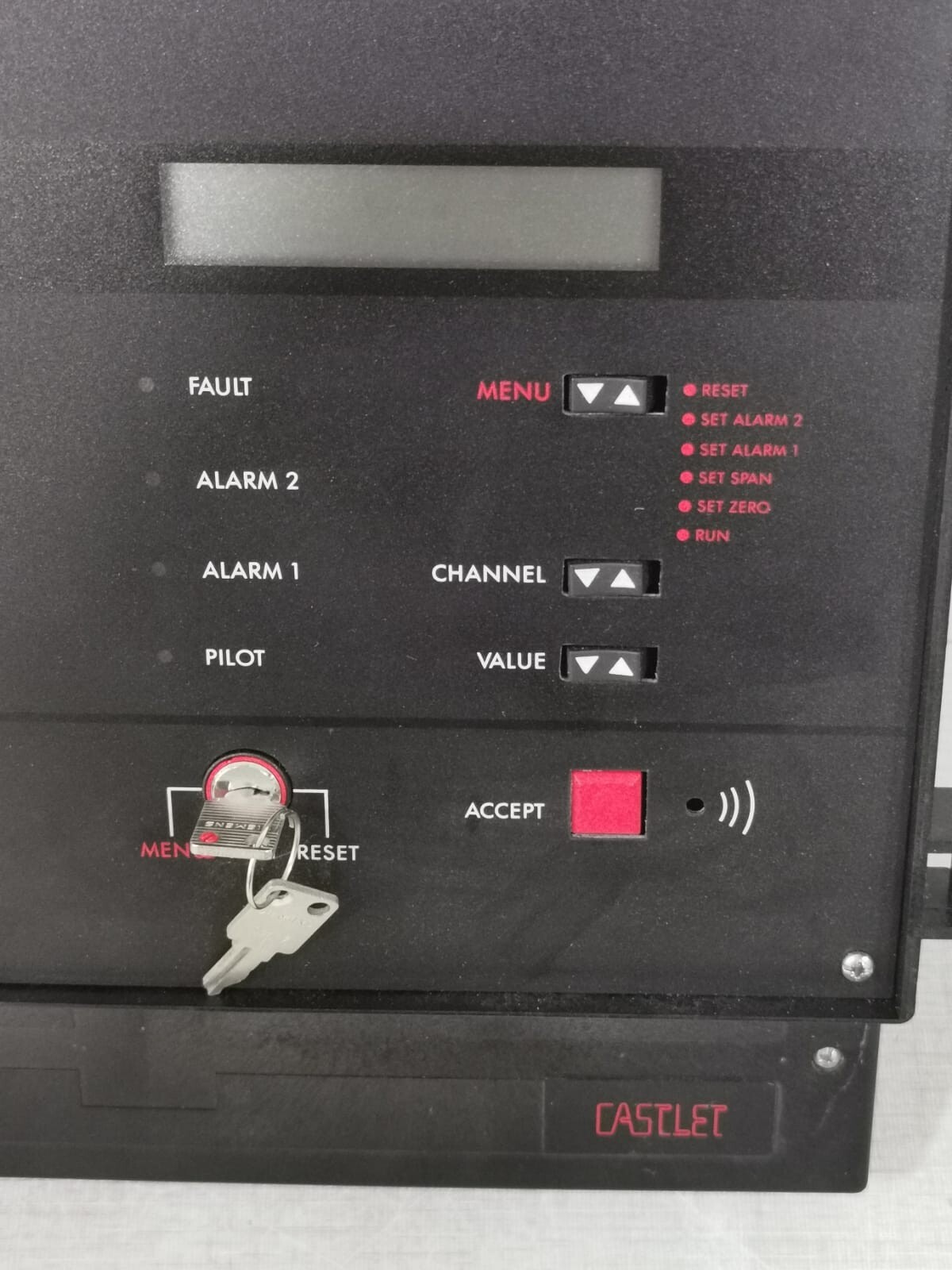 CASTLET CASTLET-SYSTEM-4-FIRE-DETECTION CASTLET SYSTEM 4 Fire Detection and Alarm Systems 2