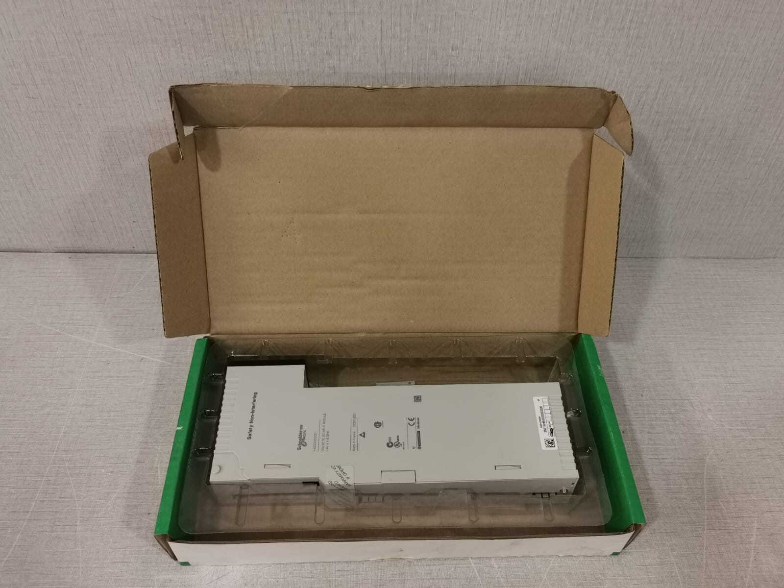 Schneider Electric 140DDI35300 SCHNEIDER ELECTRIC 140DDI35300 24V 4X8 SINK DISCRETE DC INPUT MODULE 4
