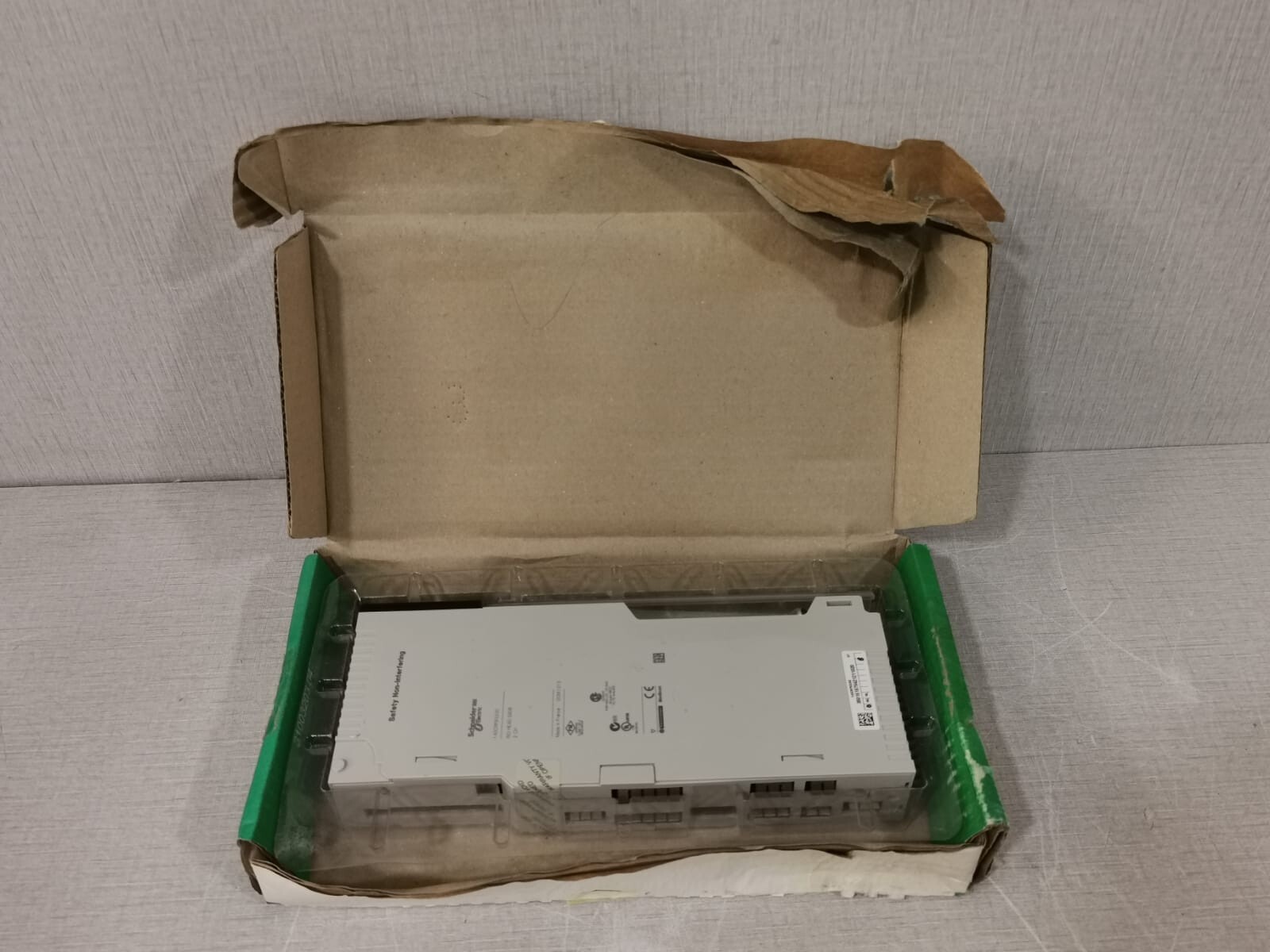 Schneider Electric PV.09 SCHNEIDER ELECTRIC 140CRP93200 PV.09/ SV 2.02 RIO HEAD-END ADAPTOR MODULE 2