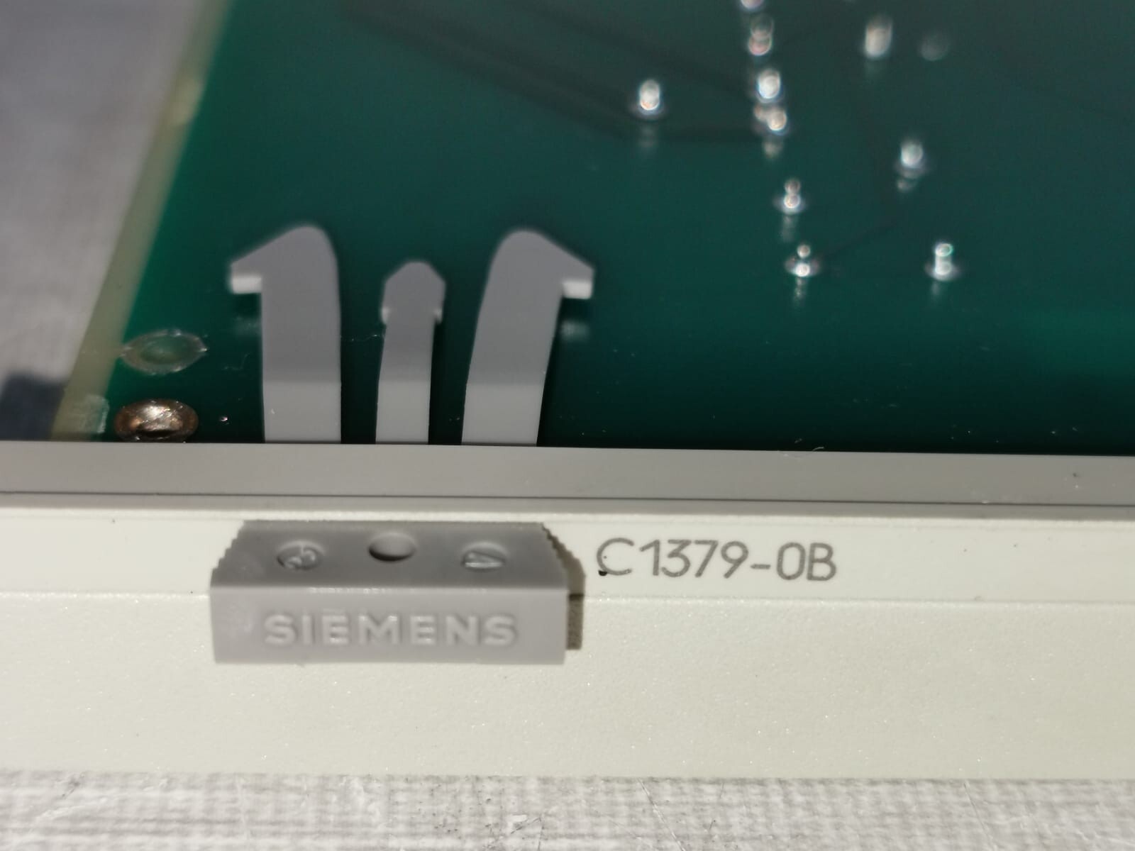 Siemens C1379-0B/G33928-V3215-L1 SIEMENS C1379-0B/G33928-V3215-L1 RELAY MODULE - WITH FHILTY BOX 2