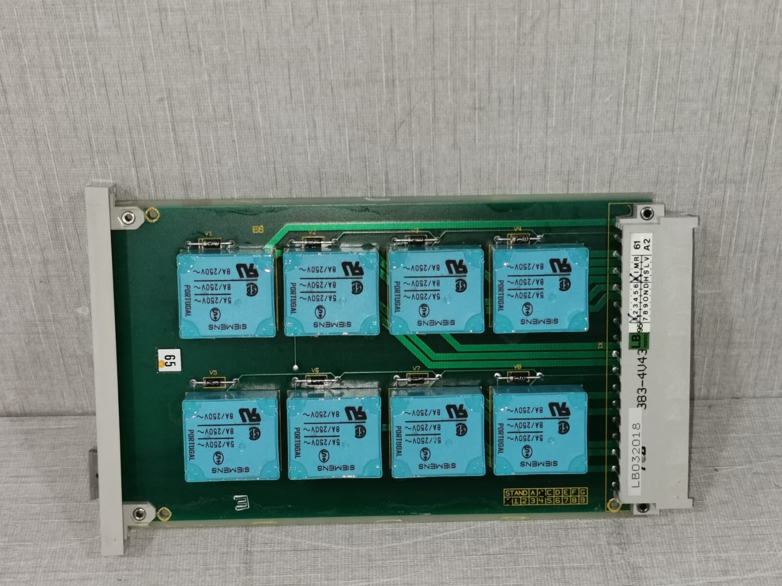 Siemens C1379-0B/G33928-V3215-L1 SIEMENS C1379-0B/G33928-V3215-L1 RELAY MODULE - WITH FHILTY BOX 4