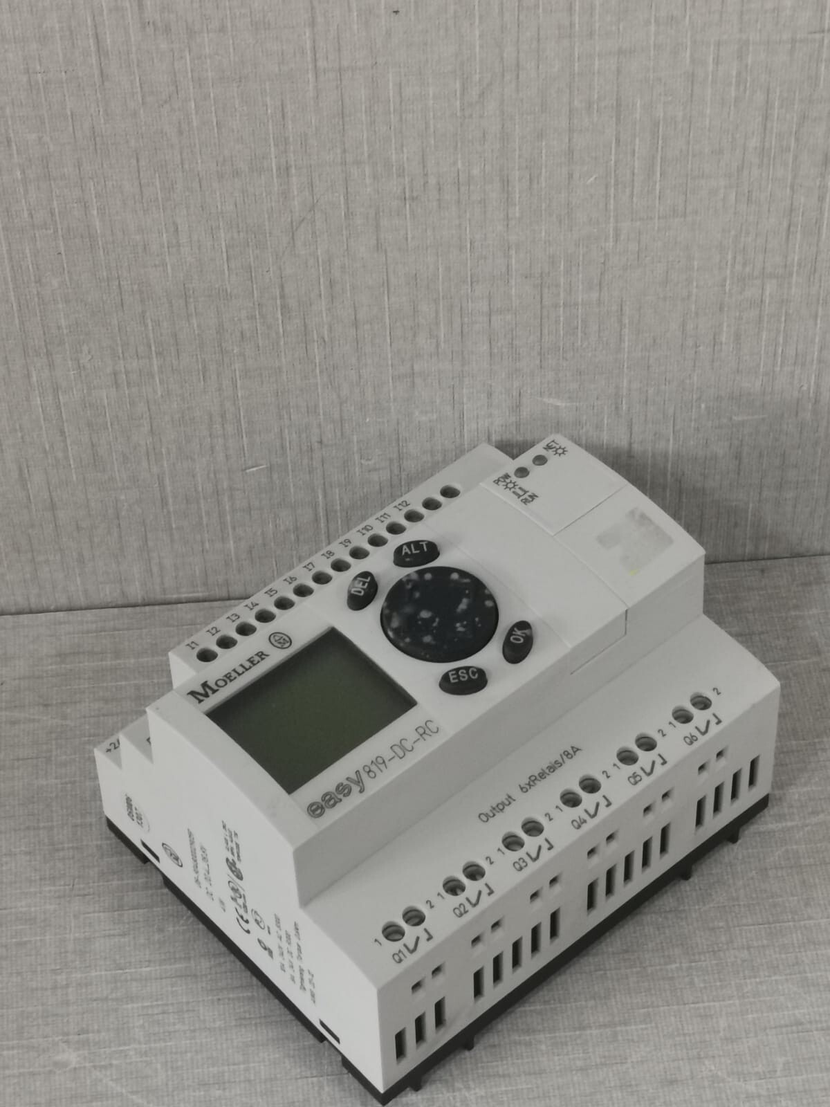 Eaton EASY-819 EATON MOELLER EASY 819-DC-RC PROGRAMMABLE RELAY 9