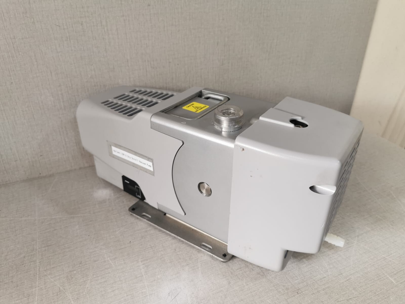 Agilent Technologies IDP-3 Agilent Technologies IDP-3 Dry Scroll Vacuum Pump 7