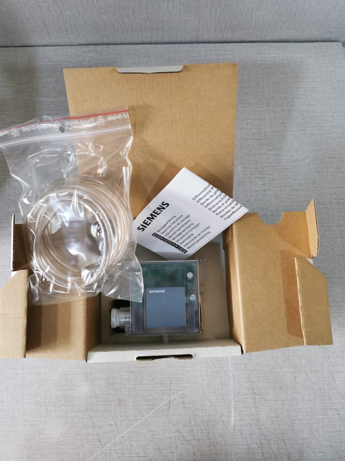 Siemens QBM3020-5 SIEMENS QBM3020-5 Ser. A Differential Pressure Sensor 2