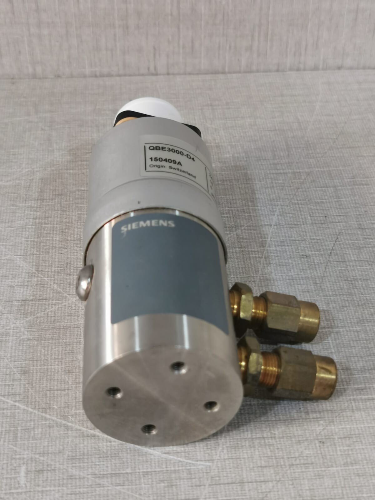Siemens QBE3000-D4 Siemens QBE3000-D4 Differential Pressure Sensor 9
