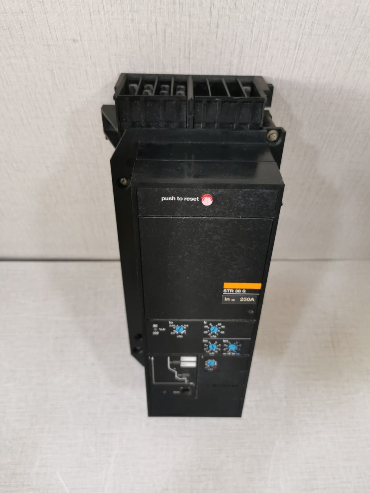 Schneider Electric STR-38 MERLIN GERIN STR38S ELECTRIC TRIP CONTROL CIRCUIT BREAKER STR 38 S IN=250A 3