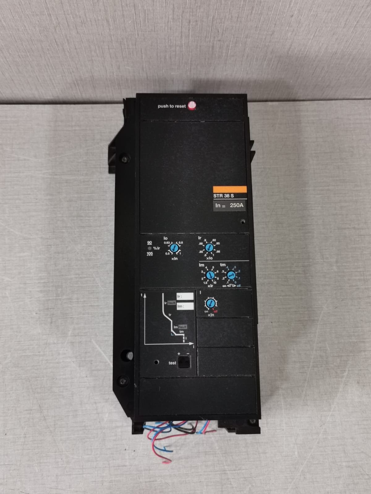 Schneider Electric STR-38 MERLIN GERIN STR38S ELECTRIC TRIP CONTROL CIRCUIT BREAKER STR 38 S IN=250A 4
