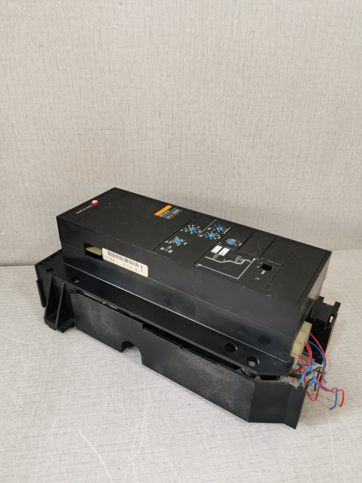 Schneider Electric STR-38 MERLIN GERIN STR38S ELECTRIC TRIP CONTROL CIRCUIT BREAKER STR 38 S IN=250A 5