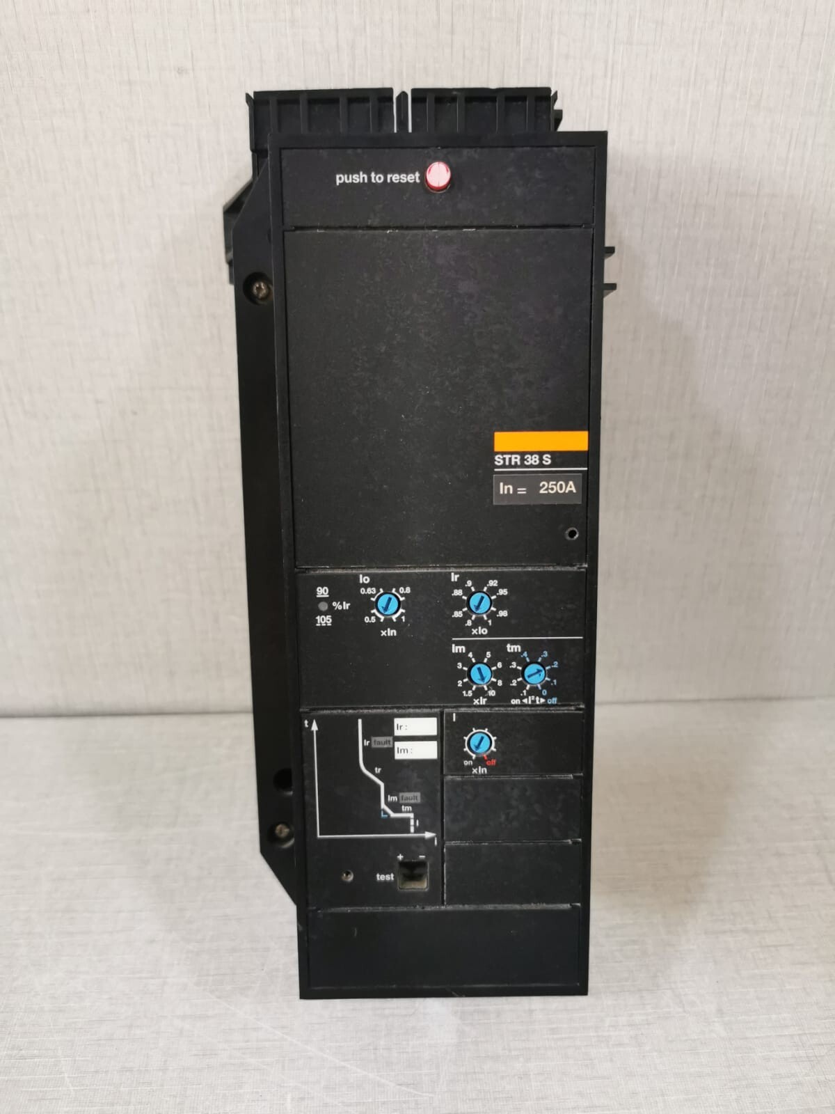 MERLIN GERIN STR38S ELECTRIC TRIP CONTROL CIRCUIT BREAKER STR 38 S IN=250A